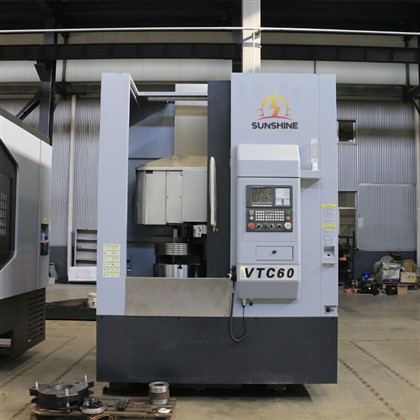 Deil Ingearach Gairmiúil VTC60 CNC Le haghaidh Padaí Coscáin / Táirgeadh Gairmiúil Deil Ingearach CNC
